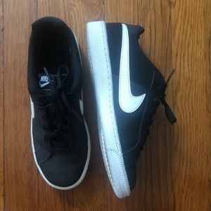 Nike Court Royale